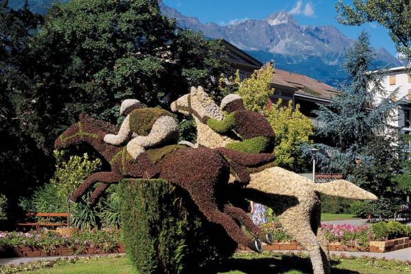 Horses, palm trees and flowers